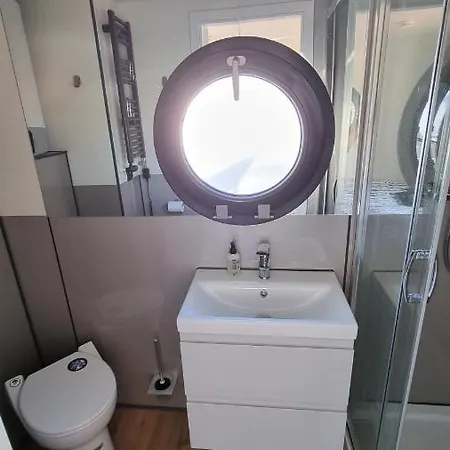 Hausboot Hilja * シュレースヴィヒ