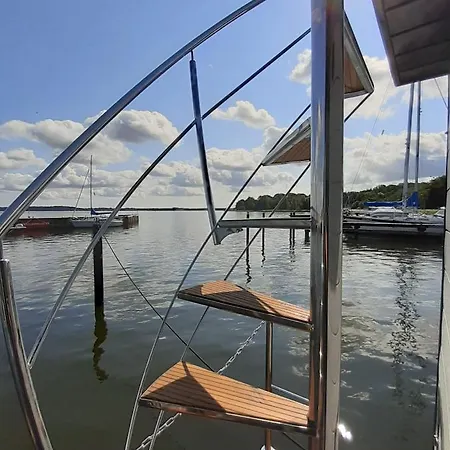 Hausboot Hilja Schleswig