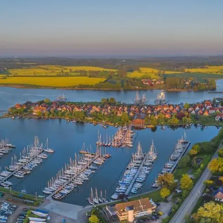 Hausboot Hilja Botel