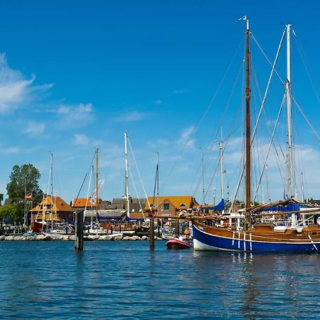 Hausboot Hilja Botel *