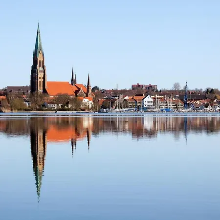 Hausboot Hilja Schleswig