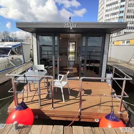 Hausboot Hilja Botel Schleswig