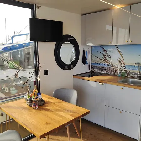 Hausboot Hilja Botel