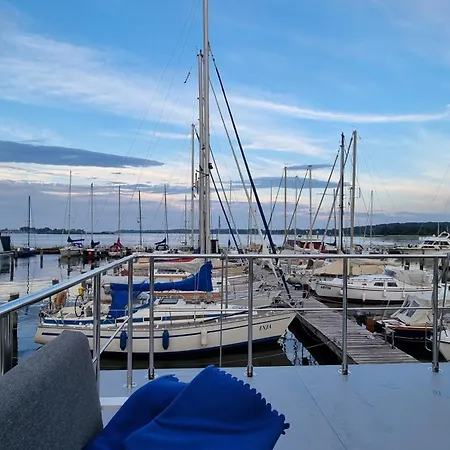 Hausboot Hilja Botel Schleswig