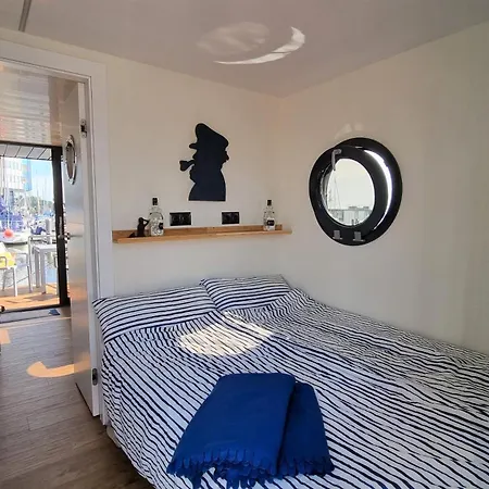 Botel Hausboot Hilja Schleswig