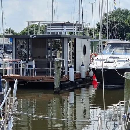 Hausboot Hilja Schleswig